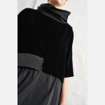 HAMSA Ασύμμετρο Crop Top από Βελούδο & Memory Ύφασμα - Image 3