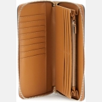 Πορτοφόλι saffiano με λογότυπο και ασορτί charms σε καφέ χρώμα. - Image 2